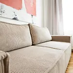 Pet-Friendly Modern Apartment Near Belvedere