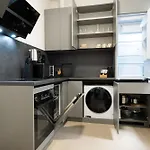 Pet-Friendly Modern Apartment Near Belvedere