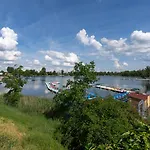 Near Lake Gorgeous Apartment With A Balcony