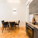 Nadland Apartments B61