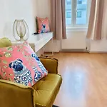 The Rose Apartment - Near Schoenbrunn Palace
