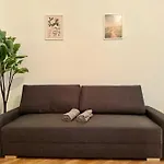 70 M2 Calm & Quiet With Free Parking