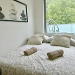 Rooftop Apartment With Balcony & Free Parking