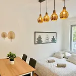 Rooftop Apartment With Balcony & Free Parking
