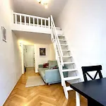 Stylish Central 2 Bedroom Apartment