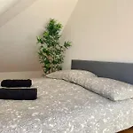 Modern & Spacious Apartment - Free Parking