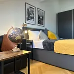 Apartments I 5 Minutes To Metro