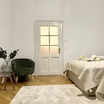 Close To Metro, 10 Minutes To Mariahilferstrasse