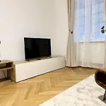 Close To Metro, 10 Minutes To Mariahilferstrasse