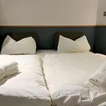 Helle Erdgeschosswohnung, Nahe Zentrum Und Schoenbrunn