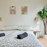 85 M2 Modern Apartment With Free Parking