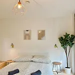 85 M2 Modern Apartment With Free Parking