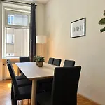 90 M2 Spacious Apartment With Free Parking