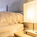 Chic & Modern 1Br Apt, Prime Spot