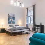 Spacious 2Br Apt -Near Wiener Stadthalle Burggassewiener Well Located