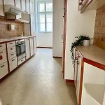 110 M2 Sunny & Central Long Term Apartment - Free Parking