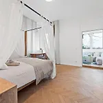 Comfortable 2 Bedroom Apartment