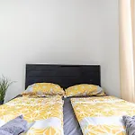 Near Schoenbrunn - Economy Rooms In Shared Apartment At Meidling Train Station