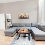 Cozy Apartment 2 In Central Location With Free Parking