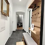Cozy Apartment 2 In Central Location With Free Parking
