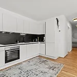 Balkon I Tiefgaragen Parkplatz I 5 Min Zum Einkaufszentrum I Schnelles Wlan