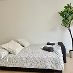 Modern 4 Room-Apartment With Free Parking