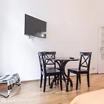 Central Elegance 2 Bedroom Apt At Vienna\'S Vibrant Center