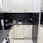 New! Apartment Centrally Located 5