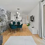 Balcony Apartment I 50 M² I Near City Center