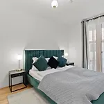 Balcony Apartment I 50 M² I Near City Center