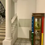 Das Kunsthaus Und Hundertwasserhaus Nebenan L Hg26