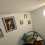 Das Kunsthaus Und Hundertwasserhaus Nebenan L Hg26