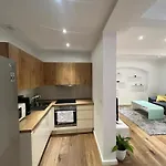 Rema Apartments 1070