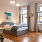 Affordable 2 Apts For 16P 4Br Great For Families