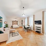 The 15\'S Apartments