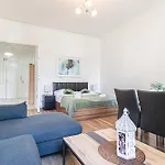 Chic Rooms In Shared 2Br Apartment For Long Stays - 15 Min To Center
