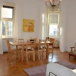 Schoene Wiener Altbauwohnung