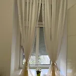 Stayin - Elegant Design Apartment With Garden