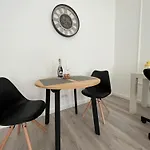 Stayin - Elegant Design Apartment With Garden