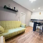 Cozy Apartments In Central Location With Free Parking