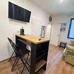Cozy Apartments In Central Location With Free Parking