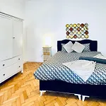 Affordable 1Br & 1Lr Apt, 7 Min To Westbahnhof