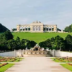 Apartment Vis A Vis Schoenbrunn With Private Parking