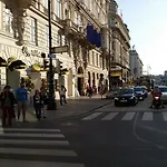 Goldfisch Apartment Vienna Opera House
