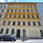 Debo Apartments - Contactless Check In
