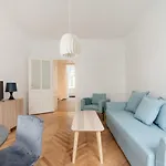 Universum Apartment 2
