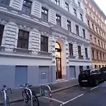 Amazing Location In Vienna Near Rathaus