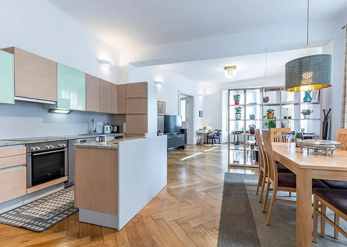 Historic & Luxurious By Jr City Apartments