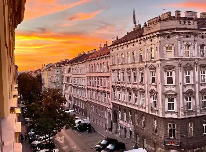 Trendy Apartment Near Schloss Schoenbrunn