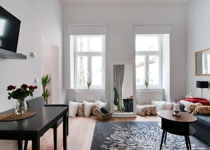 ⍟Luxurious And Bright⍟ 5 Min Walk To City Center